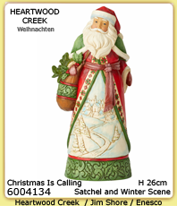    Disney Jim Shore Heartwood Creek   Weihnachtsmann mit Sack und Winterlandschaft 26cm                                               6004134                                                erhältlich im Kristallzentrum                                                                      